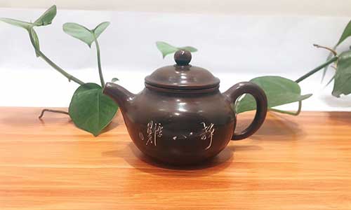 坭興陶茶壺會(huì)隨天氣的變化而變化